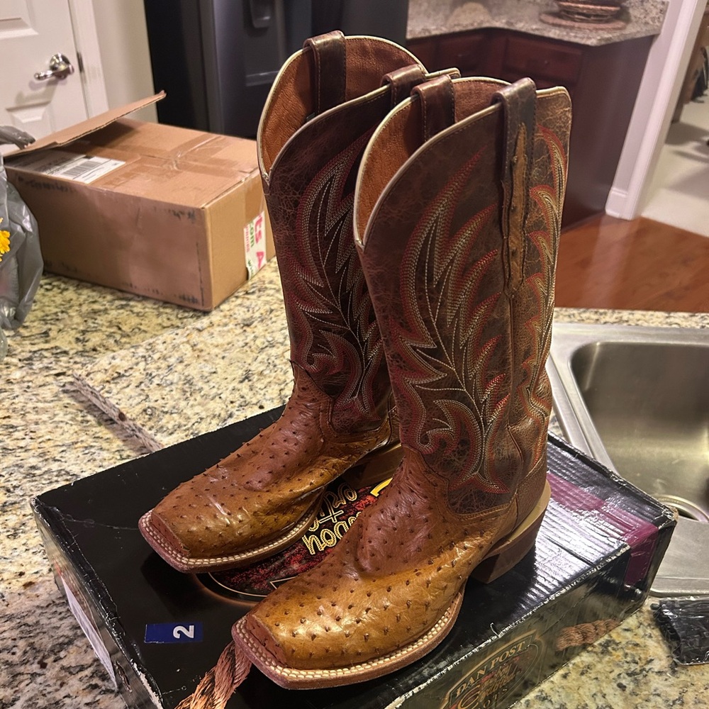 8 1/2 D Dan post ostrich boots